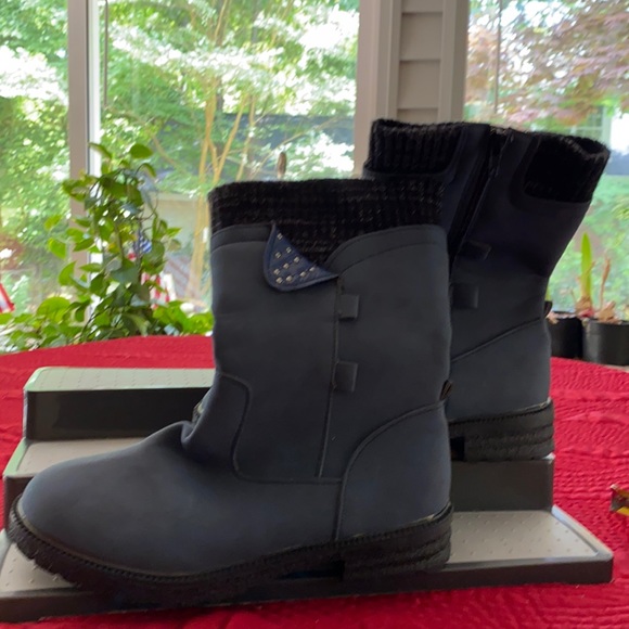 Shoes - Ladies all weather rubber boots